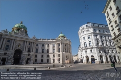 Viennaslide-00010536 Wien, Michaelerplatz, Hofburg, Ausgangsbeschränkung gegen die Ausbreitung des Coronavirus - Vienna, Michaelerplatz, Imperial Palace, curfew because of Corona Virus