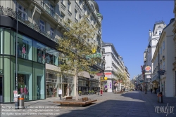 Viennaslide-00010555 Wien, wegen COVID-19 menschenleere Kärntner Straße // Vienna, deserted Kaerntner Strasse due to COVID-19