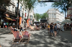 Viennaslide-00061206 Wien, Fußgängerzone Mariahilferstraße, Eröffnung am 1. 8. 2015