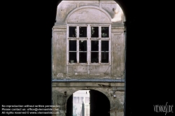 Viennaslide-00065107 Wien, Durchhaus Raimundhof vor der Sanierung, um 1986