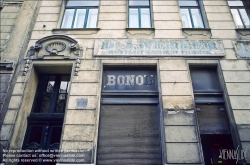 Viennaslide-00252304 Wien, Dürergasse 19, Spuren alter Geschäftsaufschrift 'Bonol' um 1985