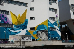 Viennaslide-00310970 Wien, Donaukanal, Häuser von Zaha Hadid, Mural von Duo Twooo für Projekt Urban Island // Vienna, Zaha Hadid Houses with Mural by Duo Twooo