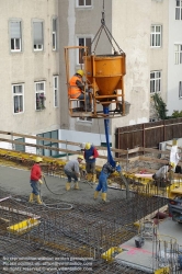 Viennaslide-00470634 Wien, Baustelle des Wohnbaus Beatrixgasse 11, Betonieren einer Geschoßdecke