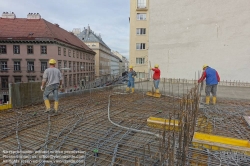 Viennaslide-00470637 Wien, Baustelle des Wohnbaus Beatrixgasse 11, Betonieren einer Geschoßdecke