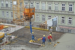 Viennaslide-00470651 Wien, Baustelle des Wohnbaus Beatrixgasse 11, Betonieren einer Geschoßdecke