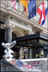 Viennaslide-00560215f Wien, ein Rolls-Royce vor dem Hotel Sacher // Vienna, A Rolls-Royce Car in front of Hotel Sacher