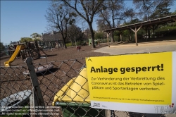 Viennaslide-00630115 Wien, Maßnahmen gegen die Ausbreitung des Coronavirus, gesperrter Spielplatz - Vienna, action against the spread of Corona Virus, closed playground