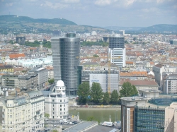 Viennaslide-01000184 Wien, Stadtpanorama, Blick auf Uniqua-Tower und Urania - Vienna, Panorama, Uniqua-Tower, Urania