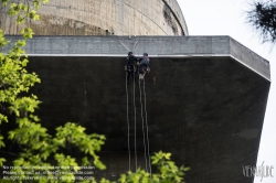 Viennaslide-01108347 Wien, Flakturm, Industriekletterer - Vienna, Flak Tower, Professional Climbers