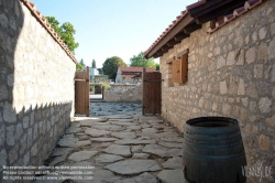 Viennaslide-04222250 Das Museum Carnuntinum in Bad Deutsch-Altenburg in Niederösterreich ist Teil und als sogenanntes Schatzhaus auch das Kernstück der ehemaligen Römerstadt Carnuntum. Es hat Geschichte und das Alltagsleben des antiken Legionslagers und der antiken Zivilstadt von Carnuntum zum Thema und präsentiert in seiner Ausstellung hauptsächlich Fundstücke aus den Grabungen auf diesen Plätzen. Mit über 2 Millionen Fundstücken im Depot ist es das größte Römermuseum in Österreich.