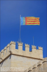 Viennaslide-05450004 Spanien, Valencia, Flagge von Valencia am Turm der Seidenbörse (Lonja de la Seda) // Spain, Valencia, Flag of Valencia on top of Silk Exchange (Lonja de la Seda)