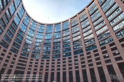 Viennaslide-05241523f Das Europäische Parlament (inoffiziell auch Europaparlament oder EU-Parlament; kurz EP) mit offiziellem Sitz in Straßburg ist das Parlament der Europäischen Union. Das Europäische Parlament wurde von der Architektengruppe 'Architecture Studio' aus Paris geplant.