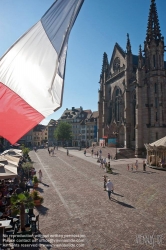 Viennaslide-05244010 Die protestantische Stephanskirche (Temple Saint-Étienne) ist die reformierte Hauptkirche der Stadt Mülhausen im Elsass. Aufgrund ihrer zentralen Lage am Mülhausener Hauptplatz Place de la Réunion und ihres 97 Meter hohen Glockenturms (der höchste Kirchturm des Départements Haut-Rhin) wird sie gelegentlich als „Dom von Mülhausen“ (Cathédrale de Mulhouse) bezeichnet. Die Kirche ist ein Werk des Stadtarchitekten Jean-Baptiste Schacre, dem Mülhausen auch die große katholische Stephanskirche (Église Saint-Étienne) verdankt.