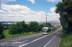 Viennaslide-05245912 Der Oberleitungsbus Nancy, heute meist Tramway de Nancy genannt, ist ein seit 1982 bestehender Oberleitungsbus-Betrieb in der französischen Stadt Nancy und den drei Nachbargemeinden Essey-lès-Nancy, Saint-Max und Vandœuvre-lès-Nancy. Das System wurde 2001 auf abschnittsweise spurgeführten Betrieb umgestellt, weshalb es heute als Tramway sur pneumatiques bezeichnet wird. Hierbei handelt es sich um die im Französischen übliche Bezeichnung für eine Straßenbahn auf Luftreifen, die mittels einer mittig in der Fahrbahn versenkten Leitschiene in der Spur gehalten wird. Zuständiges Verkehrsunternehmen ist die Gesellschaft Service de transport de l’agglomération nancéienne (STAN), sie betreibt im Großraum Nancy zusätzlich diverse Omnibuslinien.