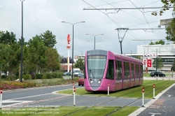 Viennaslide-05252814 Reims, moderne Straßenbahn, Design in Anlehnung an ein Champagnerglas - Reims, modern Tramway, Champagne Glass Design