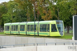 Viennaslide-05252910 Reims, moderne Straßenbahn, Design in Anlehnung an ein Champagnerglas - Reims, modern Tramway, Champagne Glass Design