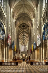 Viennaslide-05263132h Die Kathedrale Sainte-Croix d’Orléans ist das religiöse Zentrum des Bistums Orléans. Sie ist im nachgotischen Stil gebaut und dem Heiligen Kreuz geweiht. Der Grundstein zu dem heutigen Bauwerk wurde am 18. April 1601 gelegt, die Einweihung fand am 8. Mai 1829 statt. 1854 erhielt die Kirche von Papst Pius IX. den Titel einer päpstlichen Basilica minor, 1862 wurde sie als Monument historique eingetragen.