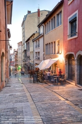 Viennaslide-05270121f Das 1. Arrondissement liegt am Hang des Croix-Rousse und auf der nördlichen Seite der Halbinsel, die durch den Zusammenfluss von Saône und Rhône gebildet wird. Die vielen Lokale machen es zum Ausgehviertel der Stadt.