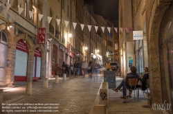 Viennaslide-05270134 Das 1. Arrondissement liegt am Hang des Croix-Rousse und auf der nördlichen Seite der Halbinsel, die durch den Zusammenfluss von Saône und Rhône gebildet wird. Die vielen Lokale machen es zum Ausgehviertel der Stadt.