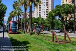 Viennaslide-05285220 Nizza, moderne Straßenbahn, Linie 2, Bd Paul Montel, Philippe Ramette, Eloge du deplacement, 2018 // Nice, Modern Tramway, Line 2, Bd Paul Montel, Philippe Ramette, Eloge du deplacement, 2018