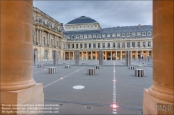 Viennaslide-05303531f Paris, Palais Royal,  Ehrenhof (Cour d’Honneur), Les Deux Plateaux von Daniel Buren // Paris, Palais Royal, Cour d’Honneur, Les Deux Plateaux by Daniel Buren