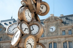 Viennaslide-05309523 Paris, L'Heure de tous, (Jedermanns Zeit), Skulptur von Arman (eigentlich Armand Pierre Fernandez) am Bahnhof Gare St Lazare - 'L'Heure de tous' (Everybody's Time) by Arman  (Armand Pierre Fernandez)