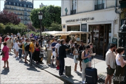 Viennaslide-05315064 Paris, Buchhandlung Shakespeare & Company, Overtourism // Paris, Shakespeare & Company Bookshop, Overtourism