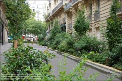 Viennaslide-05319065 Paris, Rue Pierre Haret, Straenbegrnung // Paris, Rue Pierre Haret, Greening 