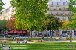 Viennaslide-05322905 Die Place de la Nation ist ein Platz im Osten von Paris an der Grenze zwischen 11. und 12. Arrondissement und dem 44. Quartier Sainte-Marguerite und dem 46. Quartier de Picpus. Er ist einer der größten und wichtigsten Verkehrsknotenpunkte der Stadt. 2019 wurde der verkehrsreduzierte und fußgängerfreundlich gemachte Platz nach dem Umbau eingeweiht.