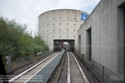 Viennaslide-05333914 Véhicule automatique léger (VAL, deutsch: „leichtes automatisches Fahrzeug“) ist ein besonders leicht gebautes, fahrerloses, spurgeführtes Personennahverkehrsmittel, das sowohl als Peoplemover z. B. in Flughäfen als auch als Stadtschnellbahnsystem eingesetzt wird. Ursprünglich von Matra entwickelt, ist VAL heute ein Produkt von Siemens Mobility.