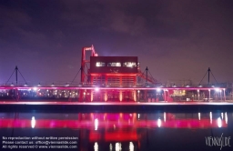 Viennaslide-05362513 Der Parc de la Villette ist der größte Park und die zweitgrößte Grünfläche von Paris. Er liegt im 19. Arrondissement und wird vom Canal de l’Ourcq durchquert. Die von Architekt Bernard Tschumi entworfene, 35 ha große Anlage wurde 1983 eröffnet.