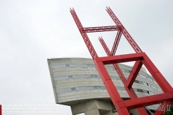 Viennaslide-05362534 Der Parc de la Villette ist der größte Park und die zweitgrößte Grünfläche von Paris. Er liegt im 19. Arrondissement und wird vom Canal de l’Ourcq durchquert. Die von Architekt Bernard Tschumi entworfene, 35 ha große Anlage wurde 1983 eröffnet.