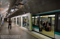 Viennaslide-05389729 Paris, Metro, Station Etienne Marcel, Montage der Bahnsteigtüren // Paris, Metro, Station Etienne Marcel, Construction of Platform Doors