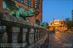 Viennaslide-06211106f Kopenhagen, Vergnügungspark Tivoli, Drachenfiguren am Rathaus Schloss, Hans Christian Andersen Schloss im Hintergrund// Copenhagen, Dragon nFigures at the Townhall and Tivoli Gardens, Amusement Park, Hans Christian Andersen Castle in the background