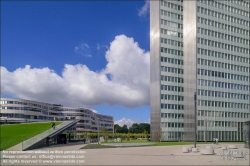 Viennaslide-06447119 Deutschland, Nordrhein-Westfalen, Düsseldorf,  Gustaf-Gründgens-Platz, Hochhaus 'Dreischeibenhaus' // Germany, Nordrhein-Westfalen, Dusseldorf,  Gustaf-Gründgens-Platz, Skyscraper 'Dreischeibenhaus'