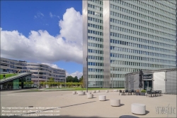 Viennaslide-06447120 Deutschland, Nordrhein-Westfalen, Düsseldorf,  Gustaf-Gründgens-Platz, Hochhaus 'Dreischeibenhaus' // Germany, Nordrhein-Westfalen, Dusseldorf,  Gustaf-Gründgens-Platz, Skyscraper 'Dreischeibenhaus'