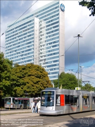 Viennaslide-06449109 Düsseldorf, Dreischeibenhaus und Straßenbahn am Jan-Wellem-Platz, Mai 2005 // Duesseldorf, Dreischeibenhaus and Streetcar at Jan-Wellem-Platt