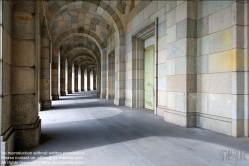 Viennaslide-06490816 Die Kongresshalle ist – nach Prora – der zweitgrößte erhaltene nationalsozialistische Monumentalbau in Deutschland und steht unter Denkmalschutz. Der Entwurf mit einem freitragenden Dach stammt von den Nürnberger Architekten Ludwig und Franz Ruff. Die Halle war als Kongresszentrum für die NSDAP mit Platz für 50.000 Menschen geplant. Von der vorgesehenen Höhe von rund 70 Metern wurden nur 39 erreicht.