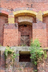 Viennaslide-06490837 Die Kongresshalle ist – nach Prora – der zweitgrößte erhaltene nationalsozialistische Monumentalbau in Deutschland und steht unter Denkmalschutz. Der Entwurf mit einem freitragenden Dach stammt von den Nürnberger Architekten Ludwig und Franz Ruff. Die Halle war als Kongresszentrum für die NSDAP mit Platz für 50.000 Menschen geplant. Von der vorgesehenen Höhe von rund 70 Metern wurden nur 39 erreicht.