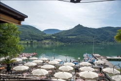 Viennaslide-06610000 Der Kalterer See (italienisch Lago di Caldaro) ist ein See im Überetsch in Südtirol (Italien).
Der See ist 1,8 km lang, 0,9 km breit und an der tiefsten Stelle 5,6 m tief. Die Fläche beträgt 1,47 km2. Er liegt auf einer Höhe von 215 m ü. NN in einer von einem alten Flussbett der Etsch gebildeten Senke, etwa 14 km südlich der Stadt Bozen, 4 km südlich von Kaltern und 4 km nördlich von Tramin. Östlich wird er unmittelbar vom Mitterberg überragt, westseitig steigen die Hänge zum Mendelkamm hin an.