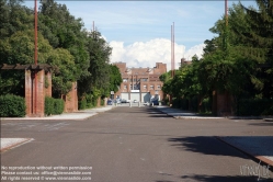 Viennaslide-06620954 Toviscosa wurde unter Benito Mussolini 1938 nach Trockenlegung der umliegenden Sümpfe als Prestigeobjekt mit einer riesigen Zellulose-Fabrik und architektonisch durchdachter Arbeitersiedlung im Sinne großer Autarkiebestrebungen angelegt.