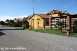 Viennaslide-06620961 Toviscosa wurde unter Benito Mussolini 1938 nach Trockenlegung der umliegenden Sümpfe als Prestigeobjekt mit einer riesigen Zellulose-Fabrik und architektonisch durchdachter Arbeitersiedlung im Sinne großer Autarkiebestrebungen angelegt.