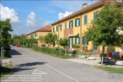 Viennaslide-06620963 Toviscosa wurde unter Benito Mussolini 1938 nach Trockenlegung der umliegenden Sümpfe als Prestigeobjekt mit einer riesigen Zellulose-Fabrik und architektonisch durchdachter Arbeitersiedlung im Sinne großer Autarkiebestrebungen angelegt.