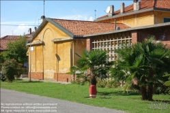 Viennaslide-06620965 Toviscosa wurde unter Benito Mussolini 1938 nach Trockenlegung der umliegenden Sümpfe als Prestigeobjekt mit einer riesigen Zellulose-Fabrik und architektonisch durchdachter Arbeitersiedlung im Sinne großer Autarkiebestrebungen angelegt.