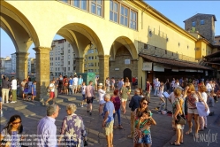 Viennaslide-06641807 Der Ponte Vecchio ist die älteste Brücke über den Arno in der italienischen Stadt Florenz. Das Bauwerk gilt als eine der ältesten Segmentbogenbrücken der Welt.