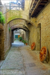 Viennaslide-06642011 Siena, mittelalterliche Gasse mit Strebebögen - Siena, Medival Alley