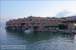 Viennaslide-06865113 Venedig, Giudecca, moderner Wohnbau // Venice, Giudecca, Modern Housing Complex