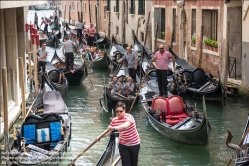 Viennaslide-06897002 Venedig, Gondelstau auf einem Kanal - Venice, Gondola Traffic Jam