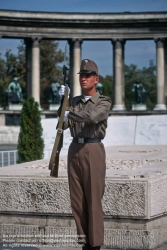 Viennaslide-07313208 Budapest, Hösök tere, Heldenplatz, Wachablöse - Budapest, Hösök tere, Change of Guards