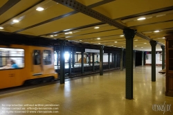 Viennaslide-07317110 Die Millenniums-U-Bahn (Millenniumi Földalatti Vasút, Linie M1) ging anlässlich der Millenniumsfeiern zur tausendjährigen Landnahme der Ungarn 1896 in Betrieb.